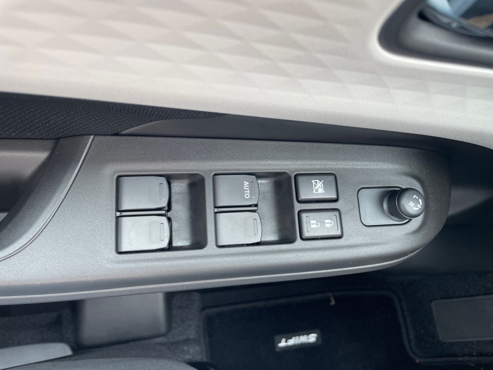 SUZUKI SWIFT COMFORT CVT HYBRID