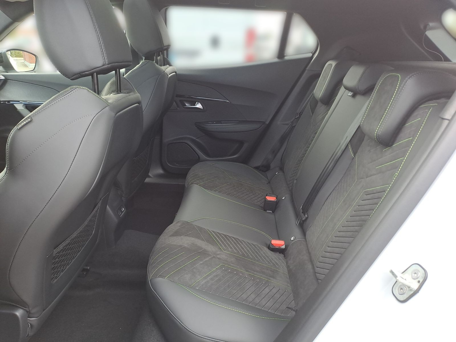 Peugeot 2008 GT HYBRID 145 e-DSC6 KAMERA SHZ NAVI