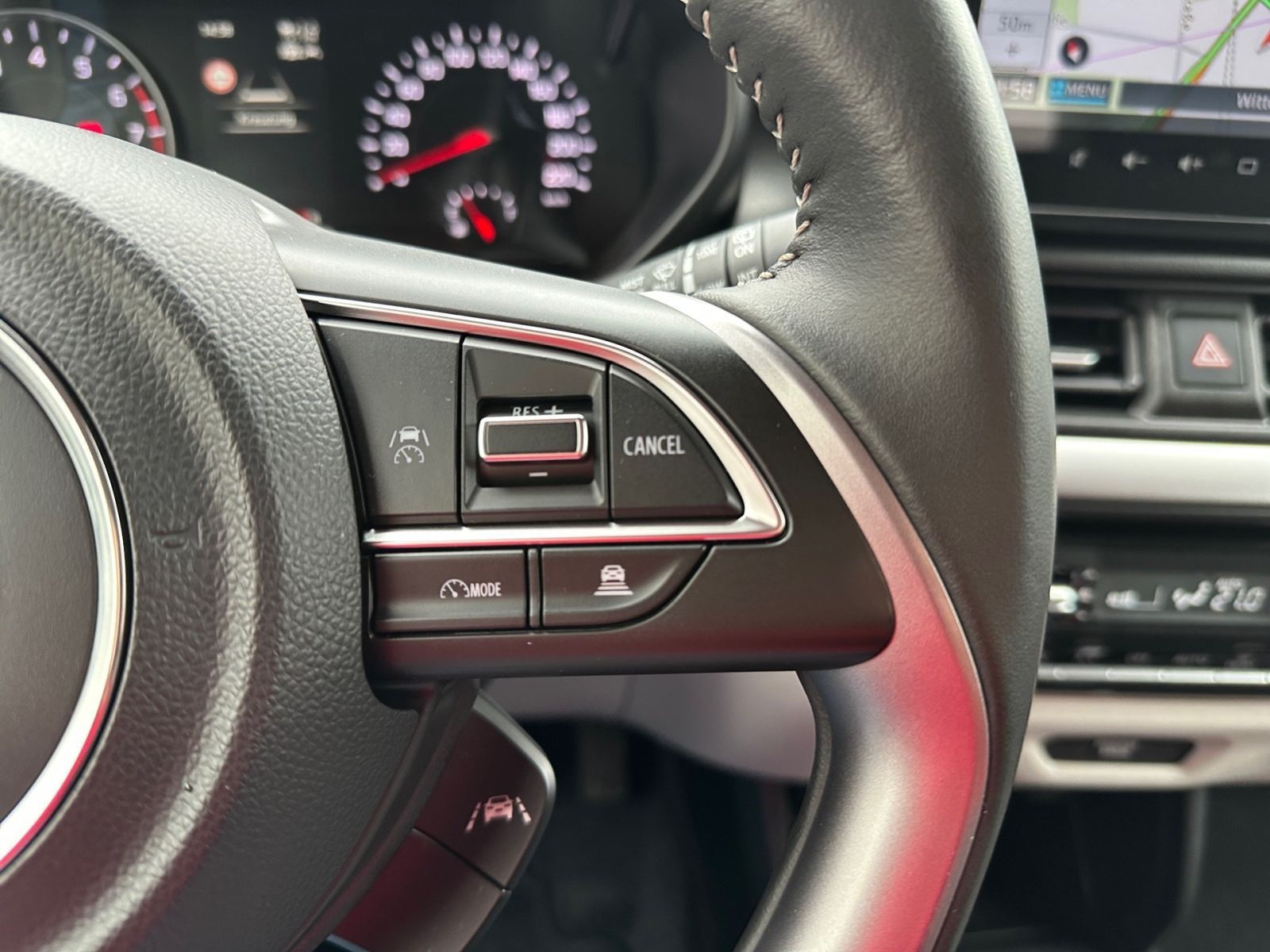 Suzuki SWIFT COMFORT+ HYBRID 1.2 MT CAM NAVI SHZ