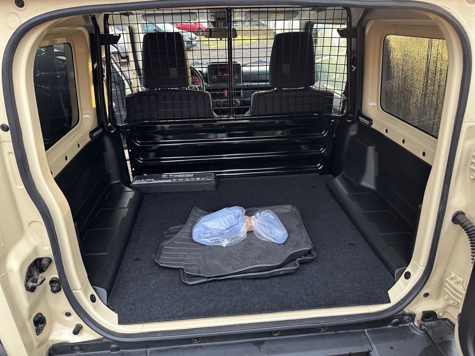 SUZUKI JIMNY COMFORT 1.5 4x4 AHK SHZ RADIO/CD LED