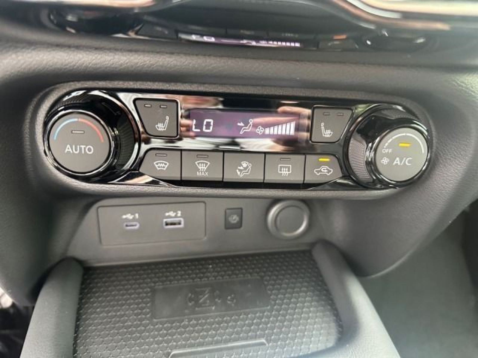 Nissan JUKE Tekna 1.0 AT LHZ SHZ PDC LED In-Car WIFI