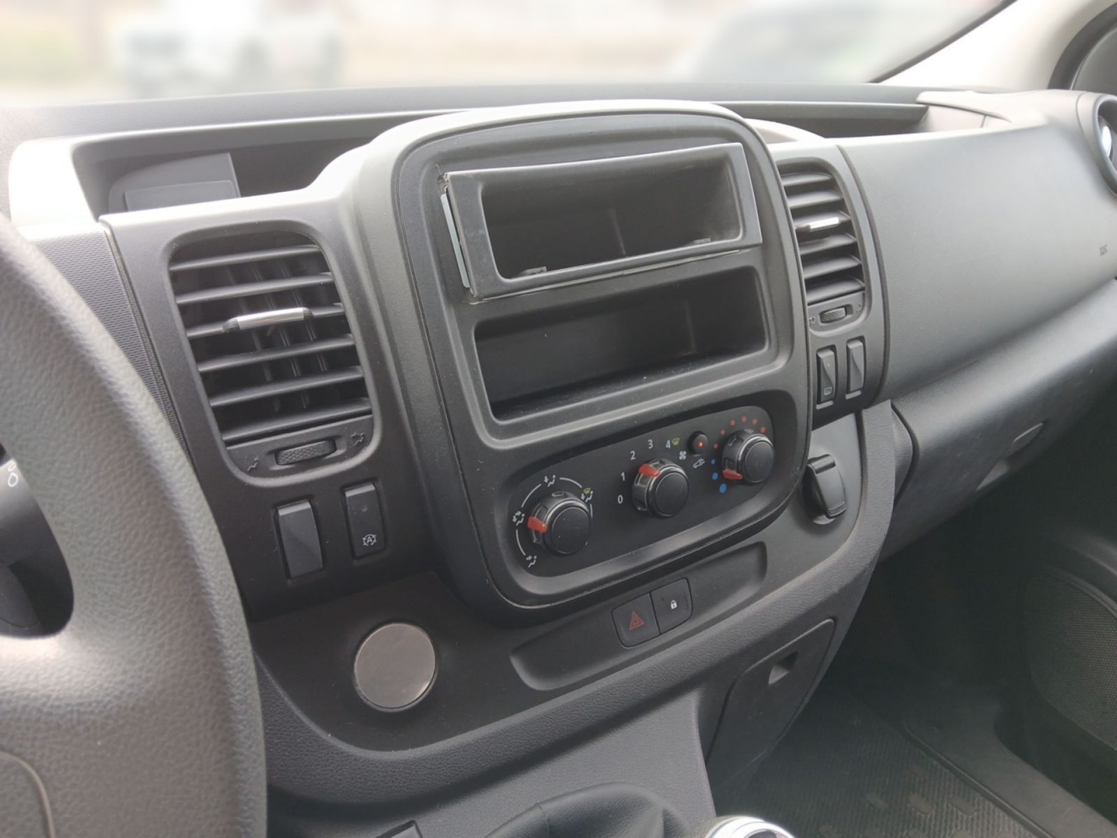 NISSAN NV300 2.0 dCi 120 PRO + AHK