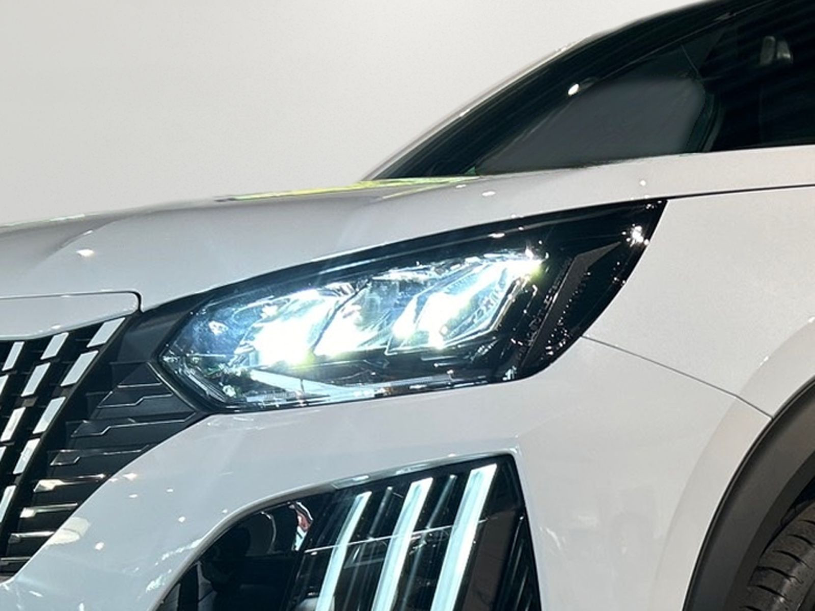 Peugeot 2008 E Allure Elektro 54 kWh 156 *Kamera*SHZ*