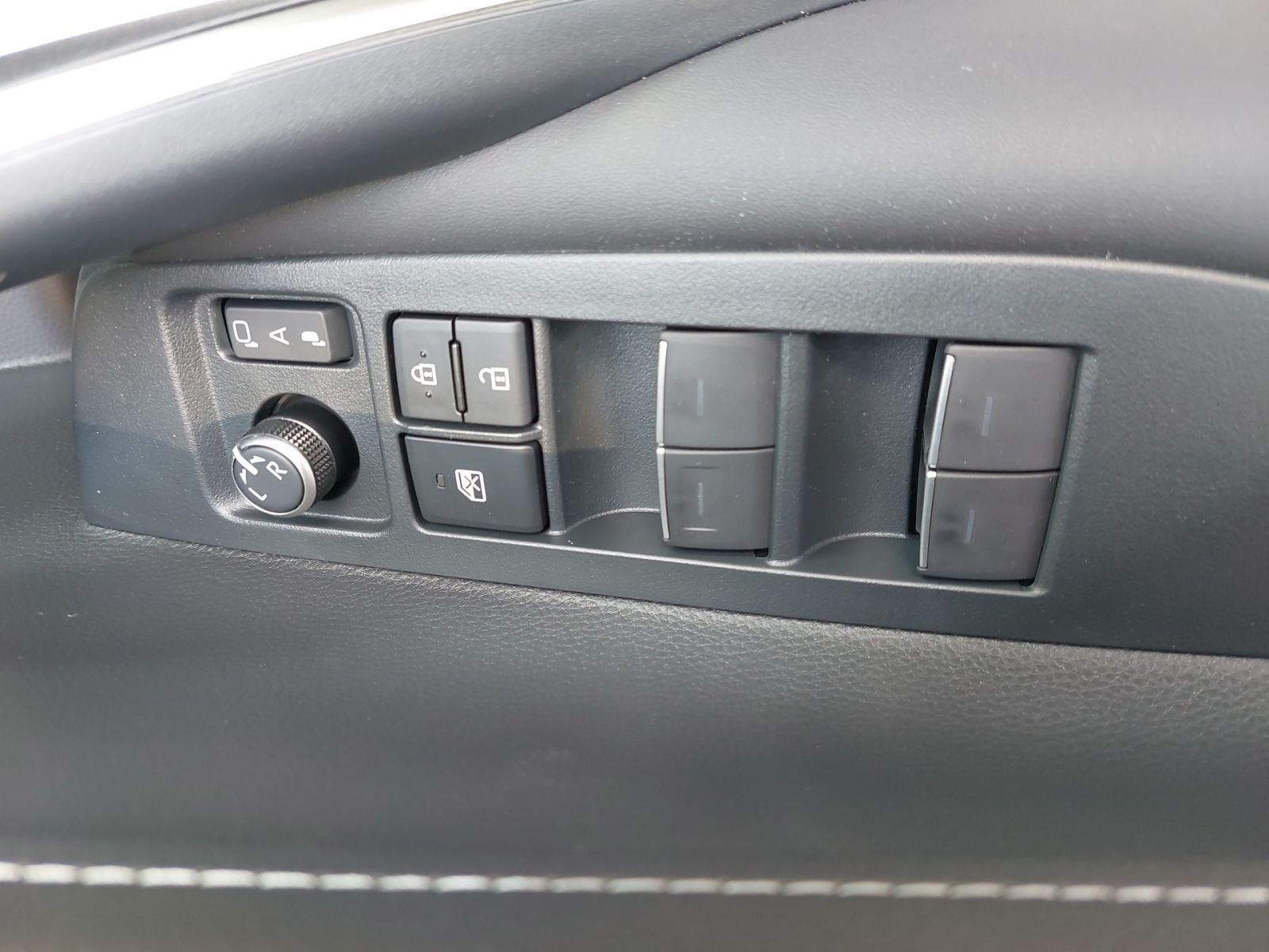 SUZUKI Swace 1.8 Comfort+ CVT Hybrid Navi*CarPlay