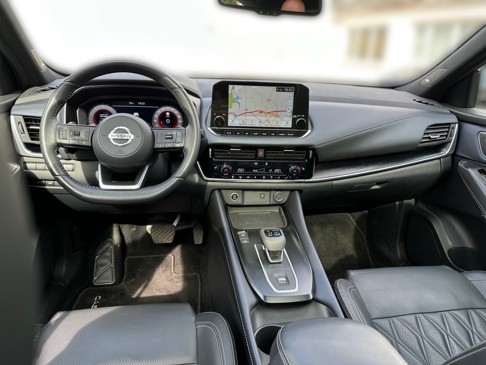NISSAN Qashqai Tekna+ 1.3 DIG-T MHEV Pano Winter 360°