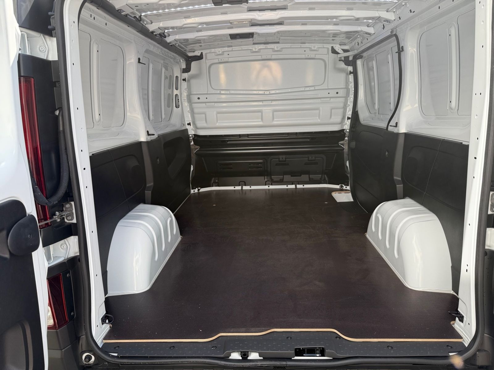 Nissan PRIMASTAR N-CONNECTA L1H1 3,0t dci130 MT 1ST LRB NAVI