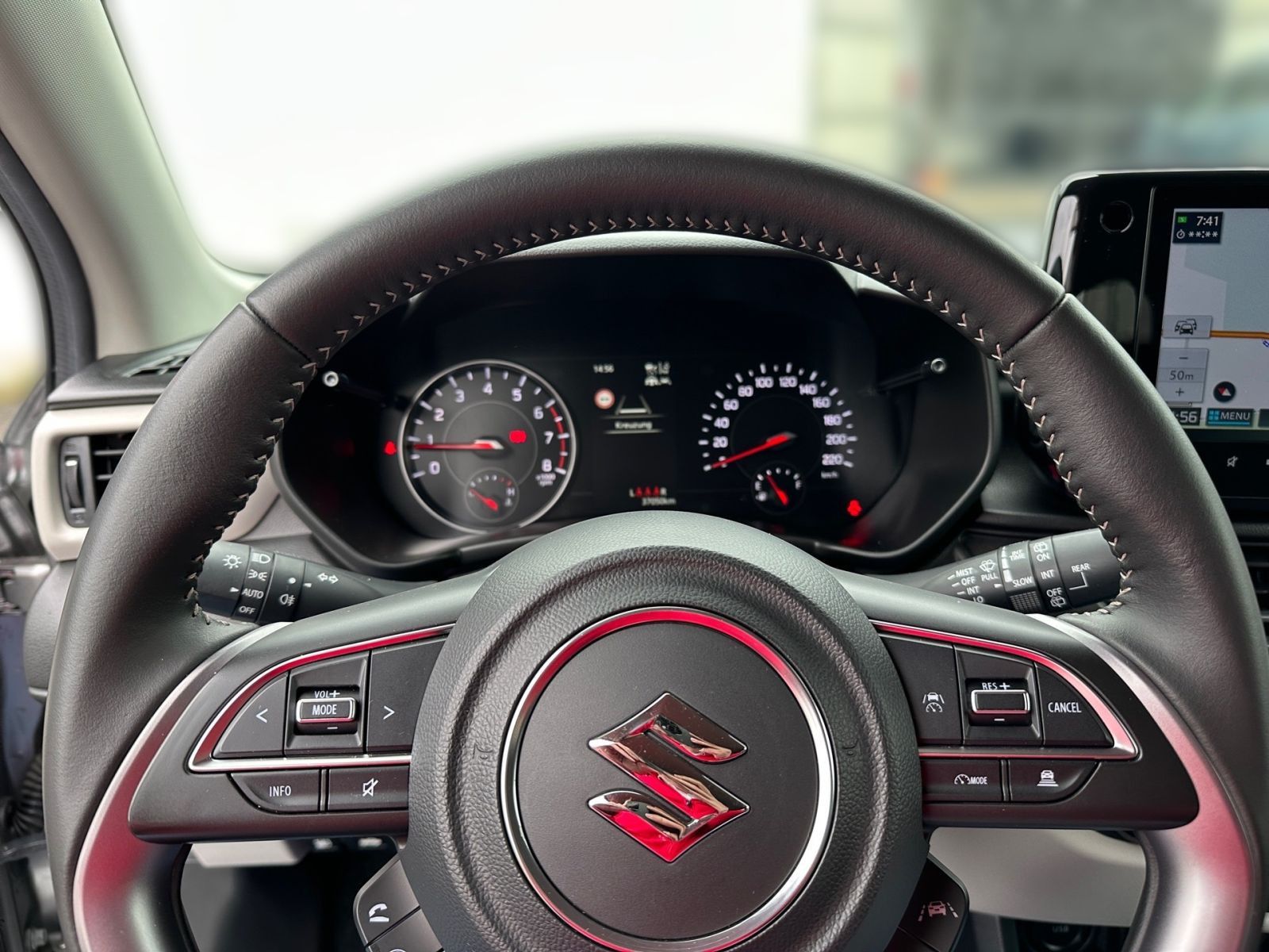 Suzuki SWIFT COMFORT+ HYBRID 1.2 MT CAM NAVI SHZ