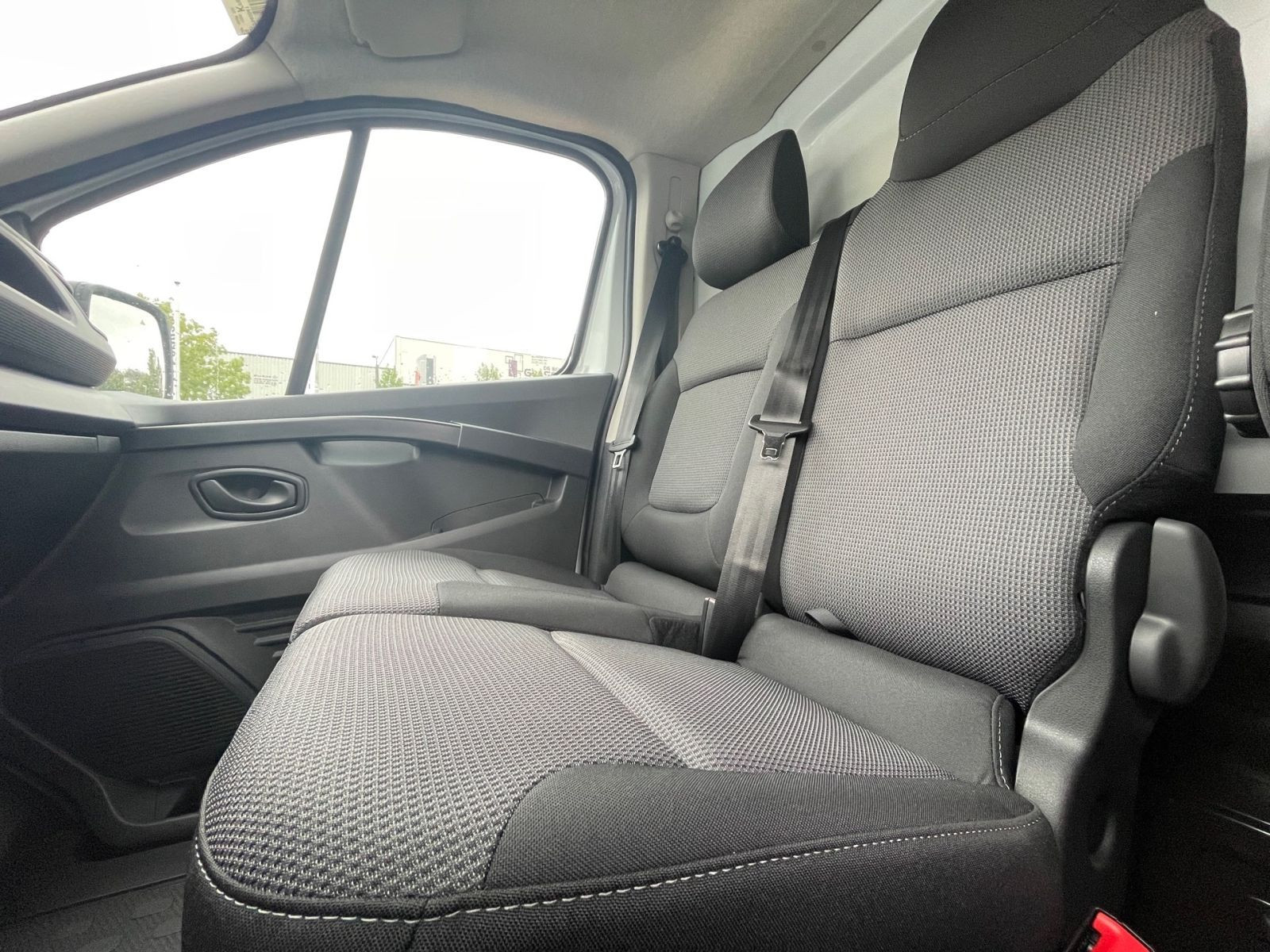 Nissan PRIMASTAR N-CONNECTA Kasten L2H1 3,0t dci130 LRB 270 NAVI