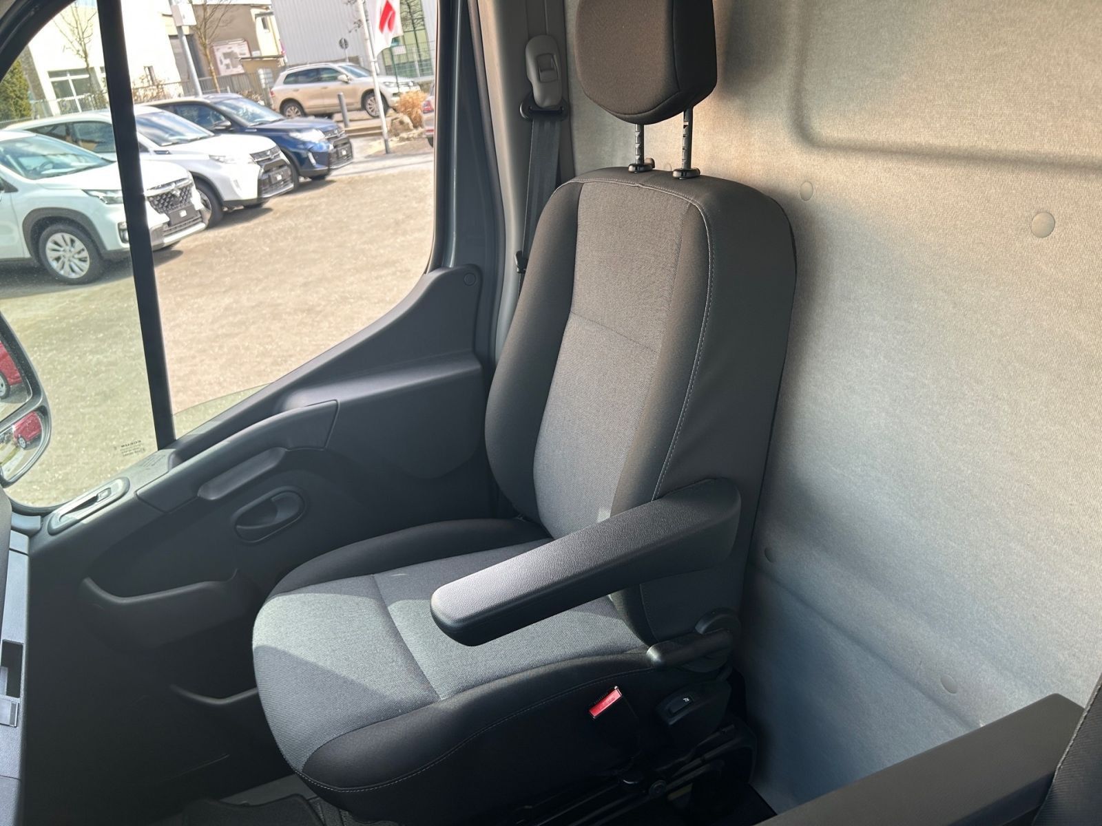 NISSAN Interstar 2.2 dci AT L2H2 - Stdhzg Navi CarPlay