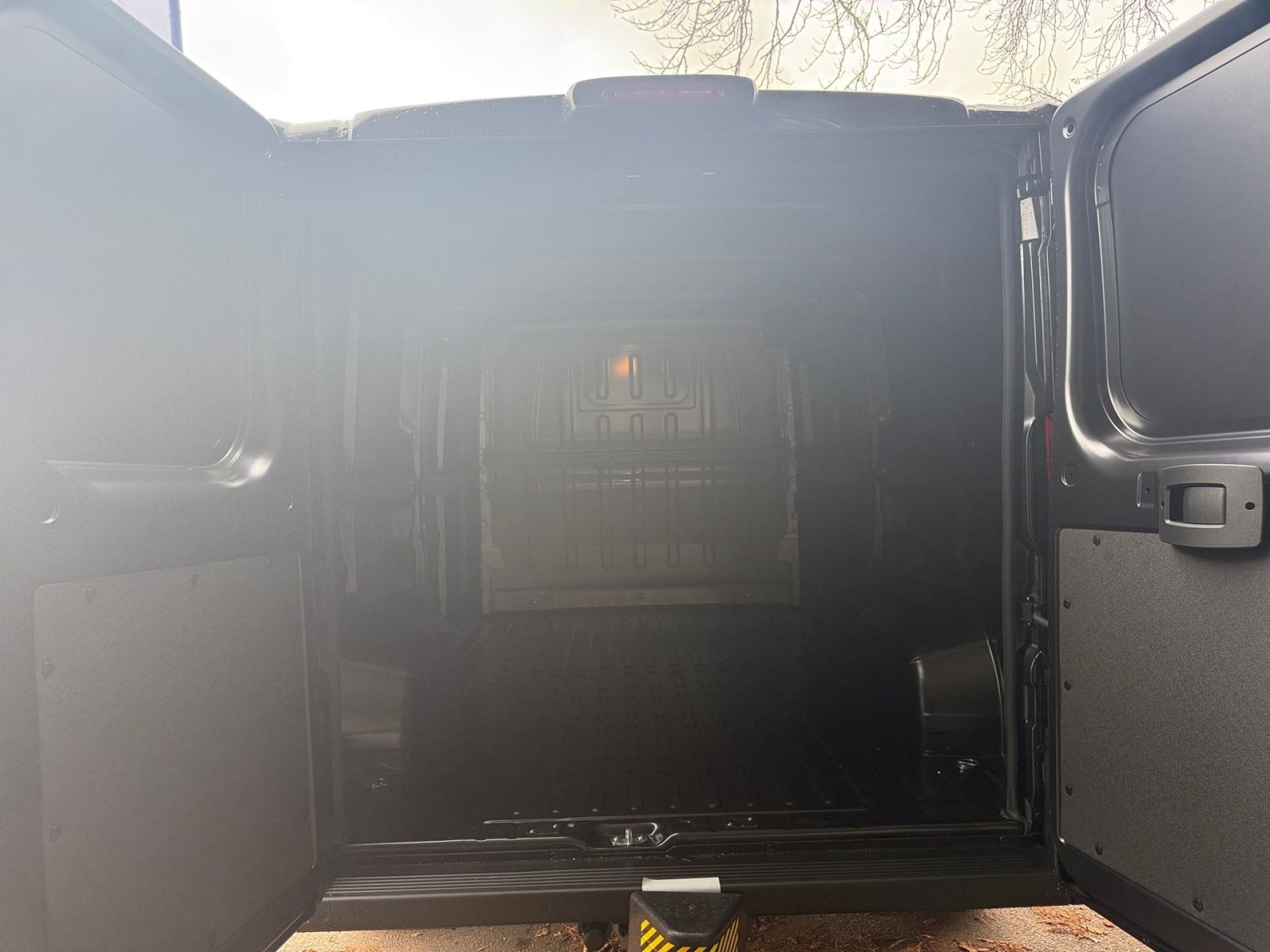 Peugeot Boxer Kastenwagen 330 L2H1 BlueHDi KAMERA KLIMA