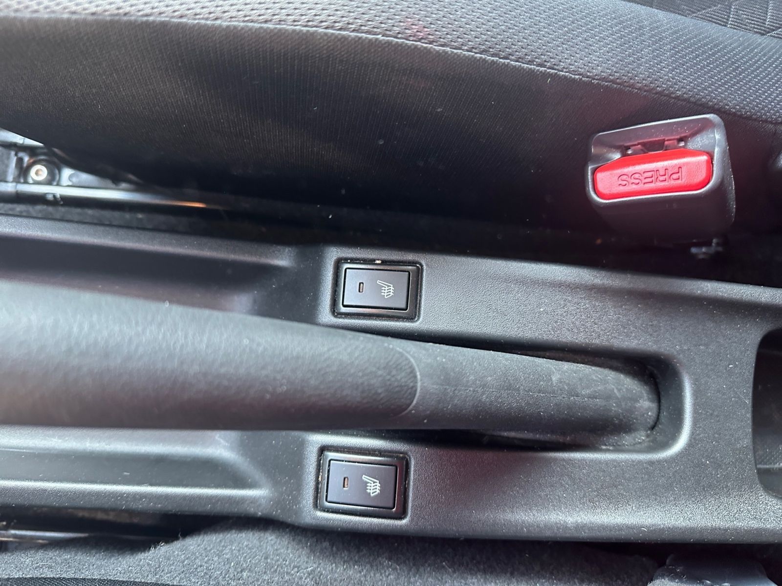 SUZUKI Swift Comfort Hybrid 1.2 MT - LED NAVI CAM SHZ