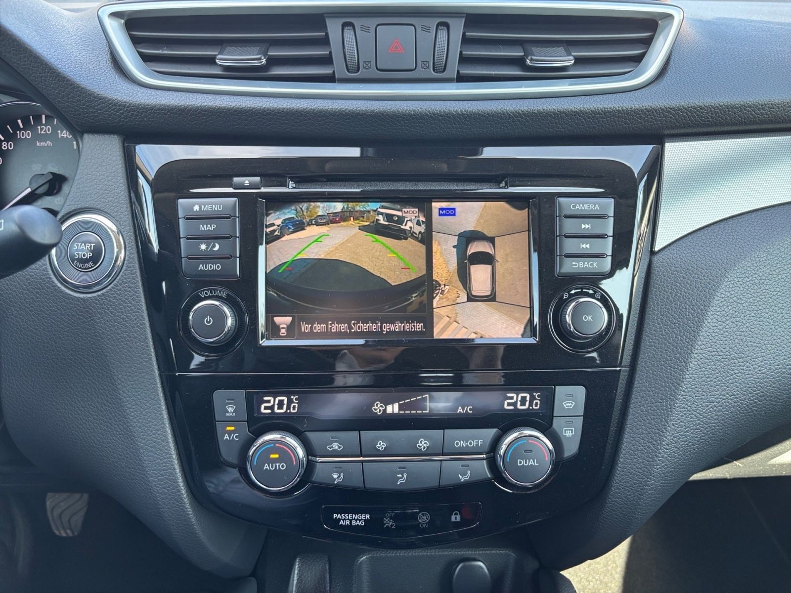 NISSAN Qashqai 1.3 DIG-T MT Pano*Navi*CAM*SHZ*DAB