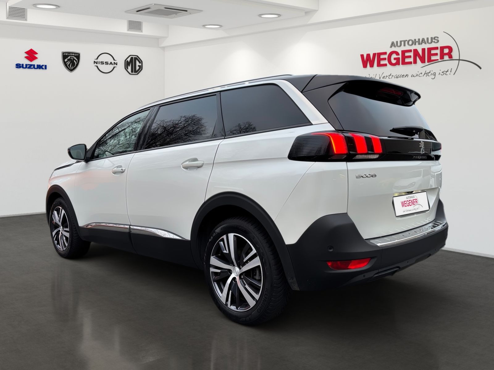 Peugeot 5008 Allure Pack PureTech 130 EAT8 *Kamera*SHZ*