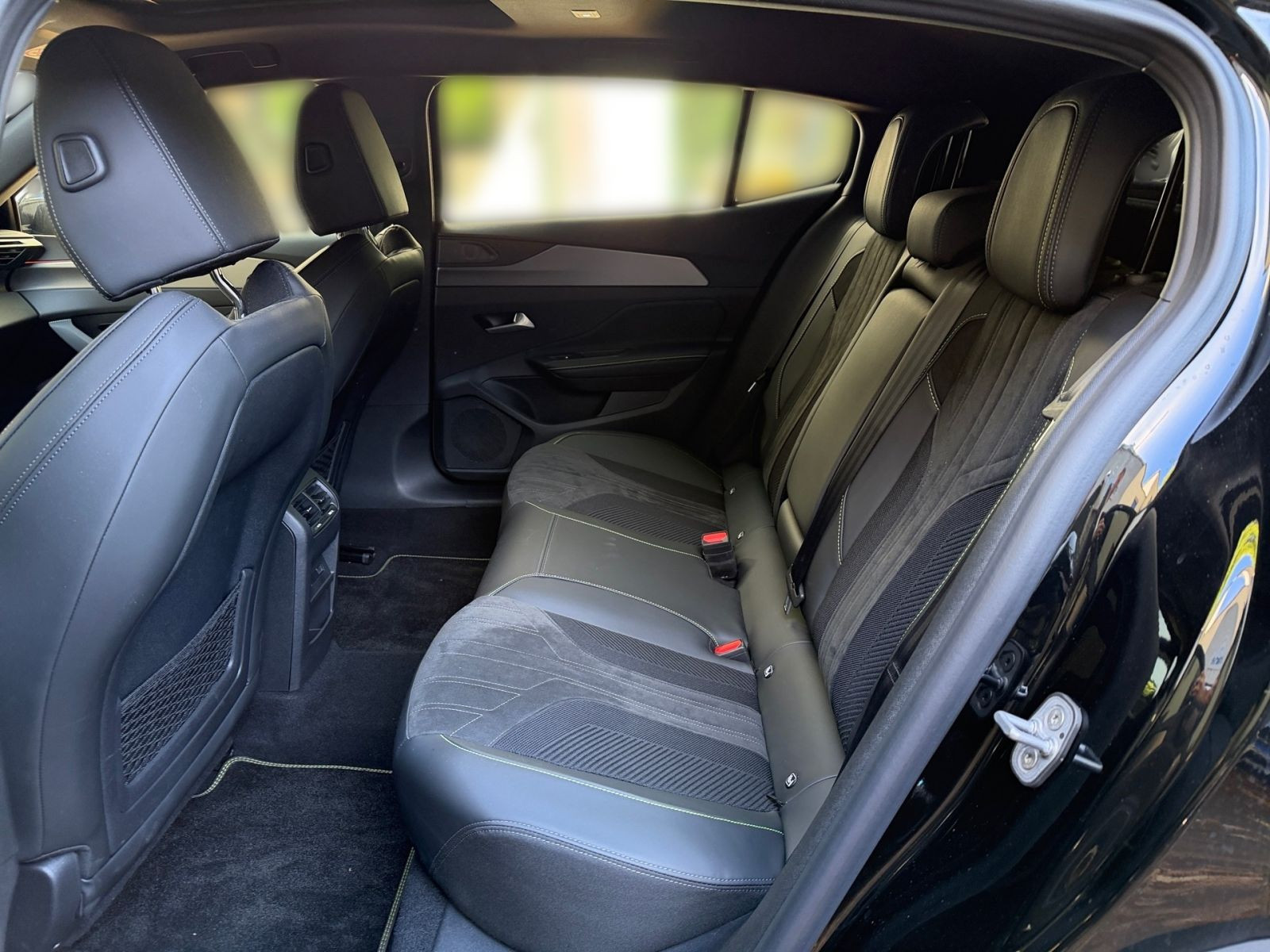 Peugeot 408 GT Exclusive Plug-In Hybrid 240 e-DSC7