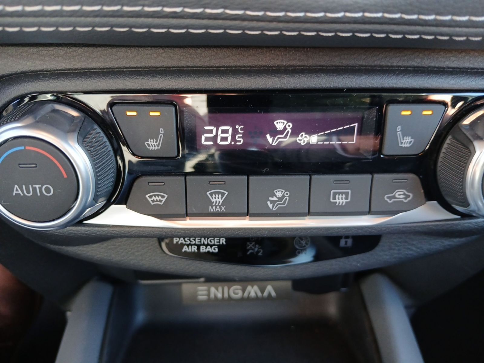 NISSAN JUKE 1.0 DIG-T 6MT Enigma Navi*CarPlay*beh WSS