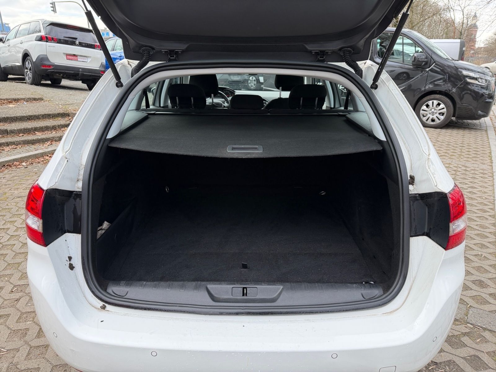 PEUGEOT 308 SW 1.2 THP110 Navi*GRA*PDC vo/hi*CAM