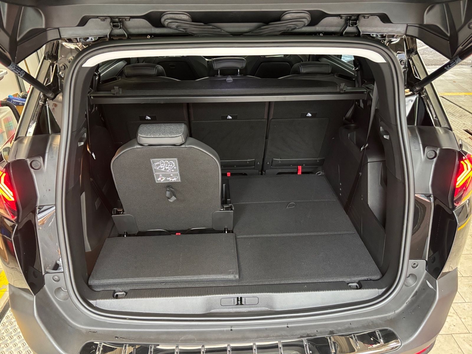 PEUGEOT 5008 Allure PureTech 130 EAT8 *Kamera*SHZ*