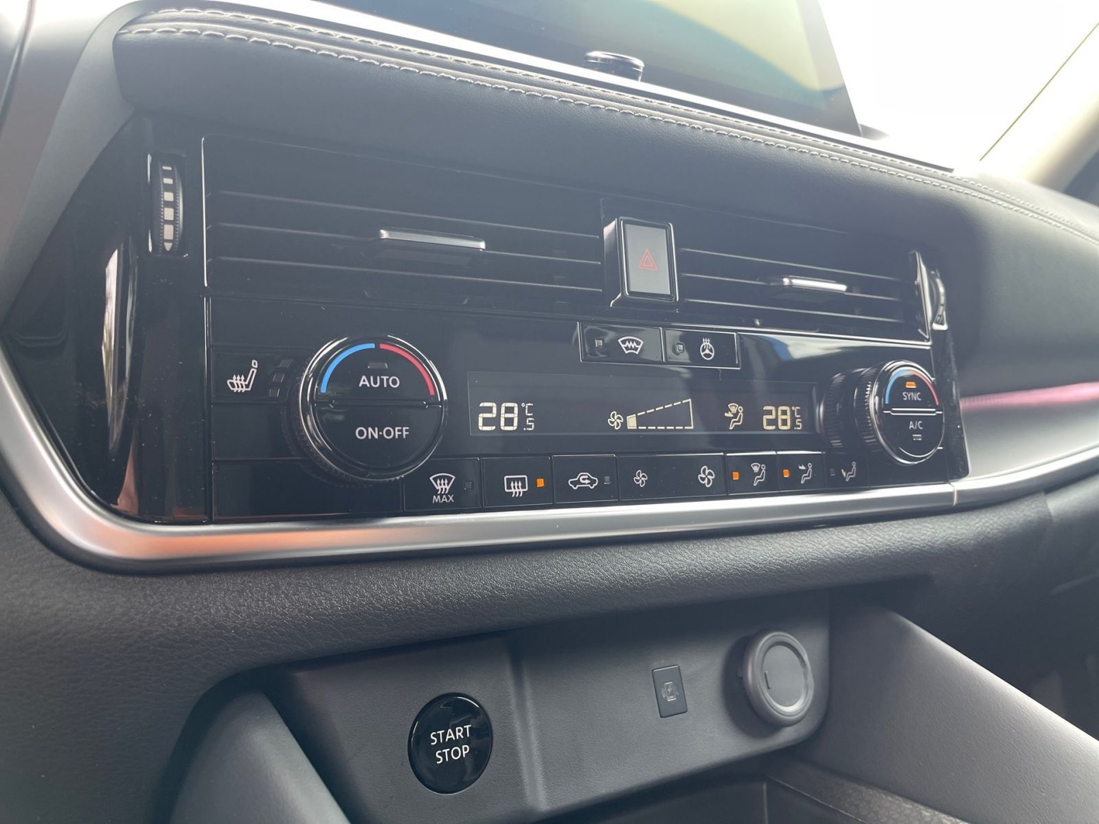 NISSAN QASHQAI N-CONNECTA 1.5 VC-T e-POWER KAMERA  WINT