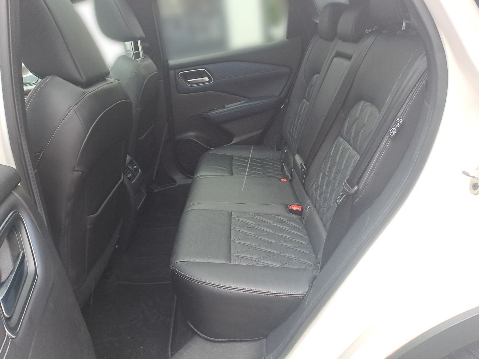 NISSAN QASHQAI 1.3 DIG-T Tekna+ 4x4 Leder*Pano*HeadUp