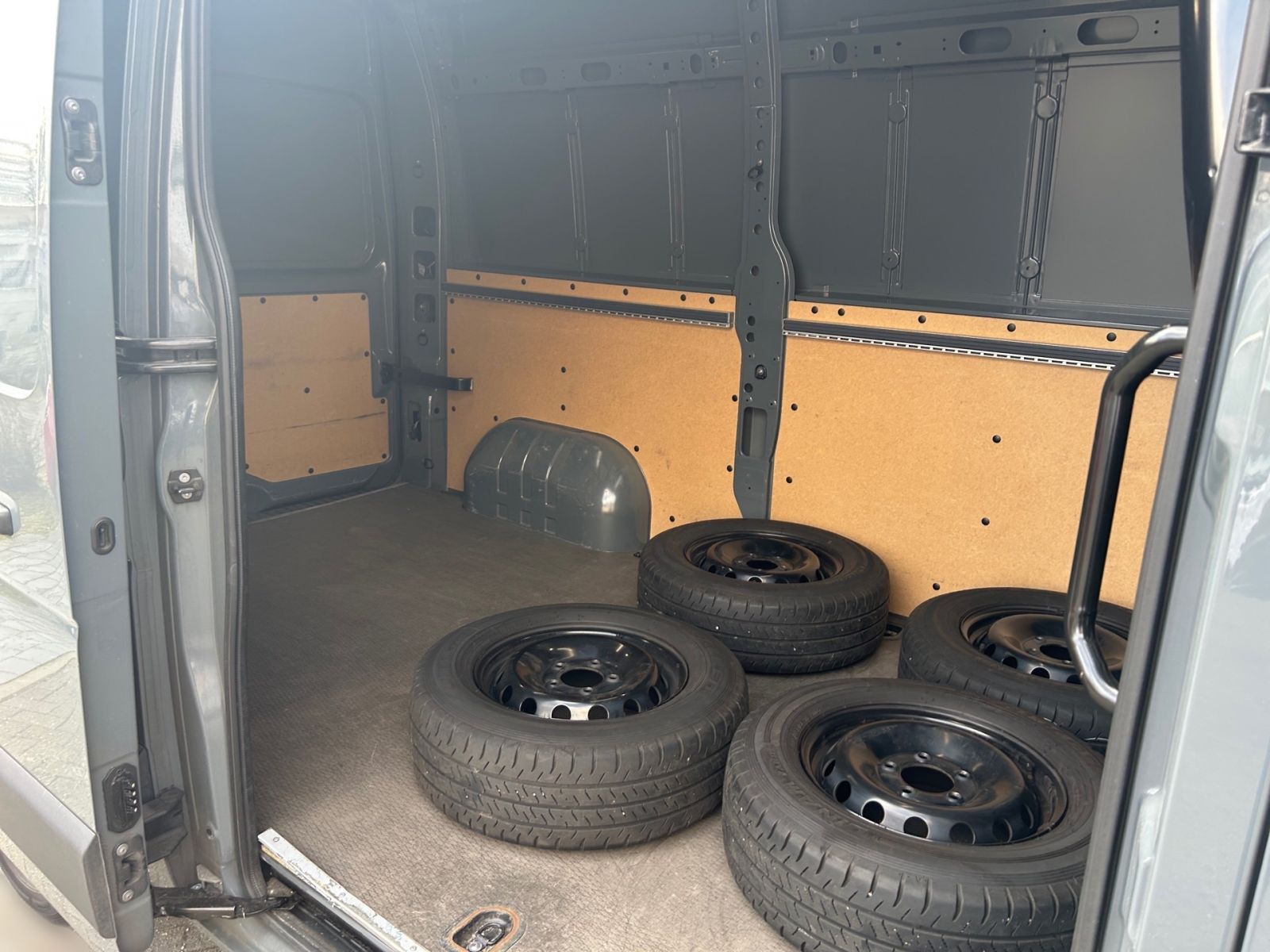 NISSAN Interstar 2.2 dci AT L2H2 - Stdhzg Navi CarPlay