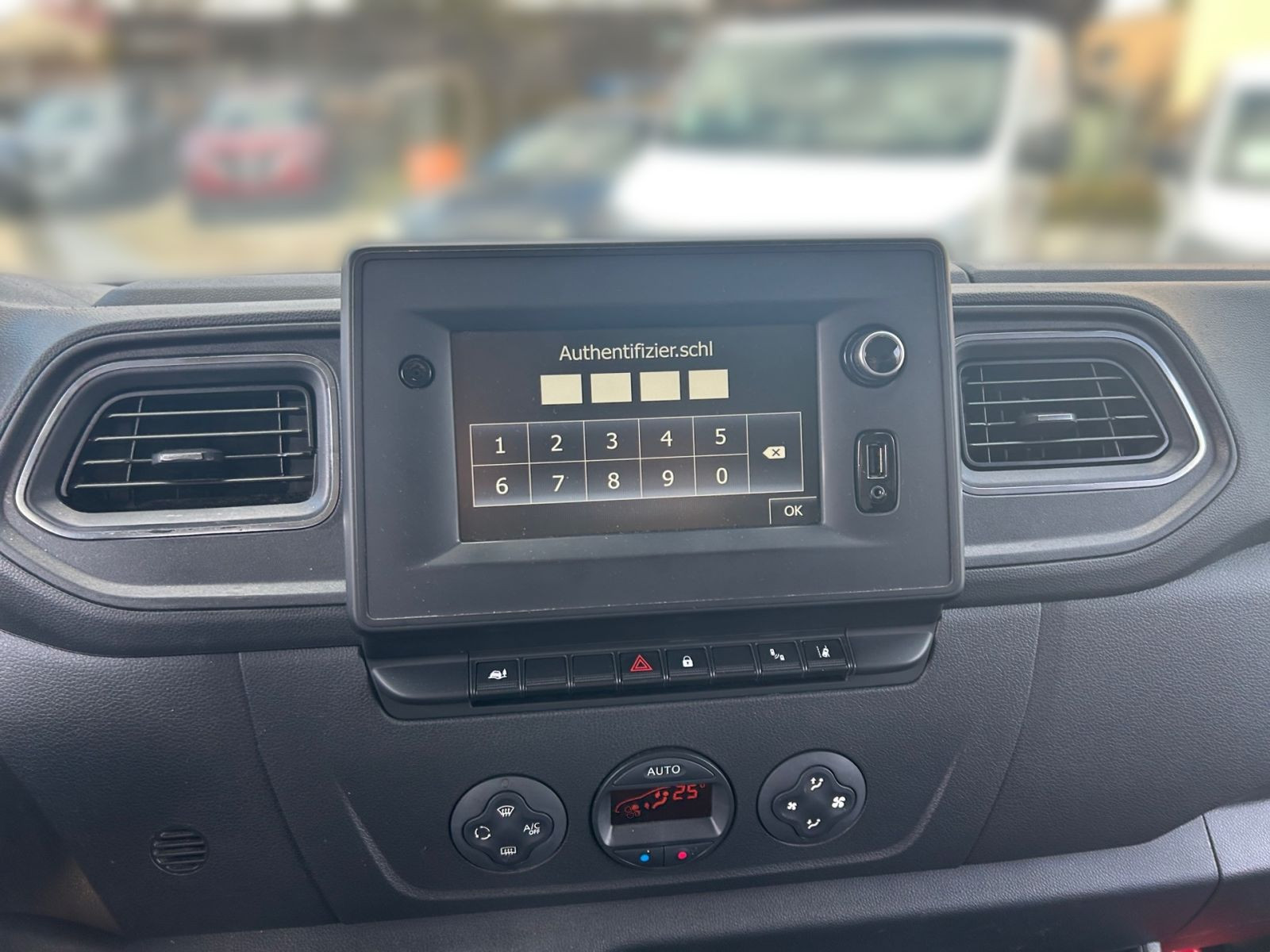 Nissan Interstar 2.2 dci AT L2H2 - Stdhzg Navi CarPlay