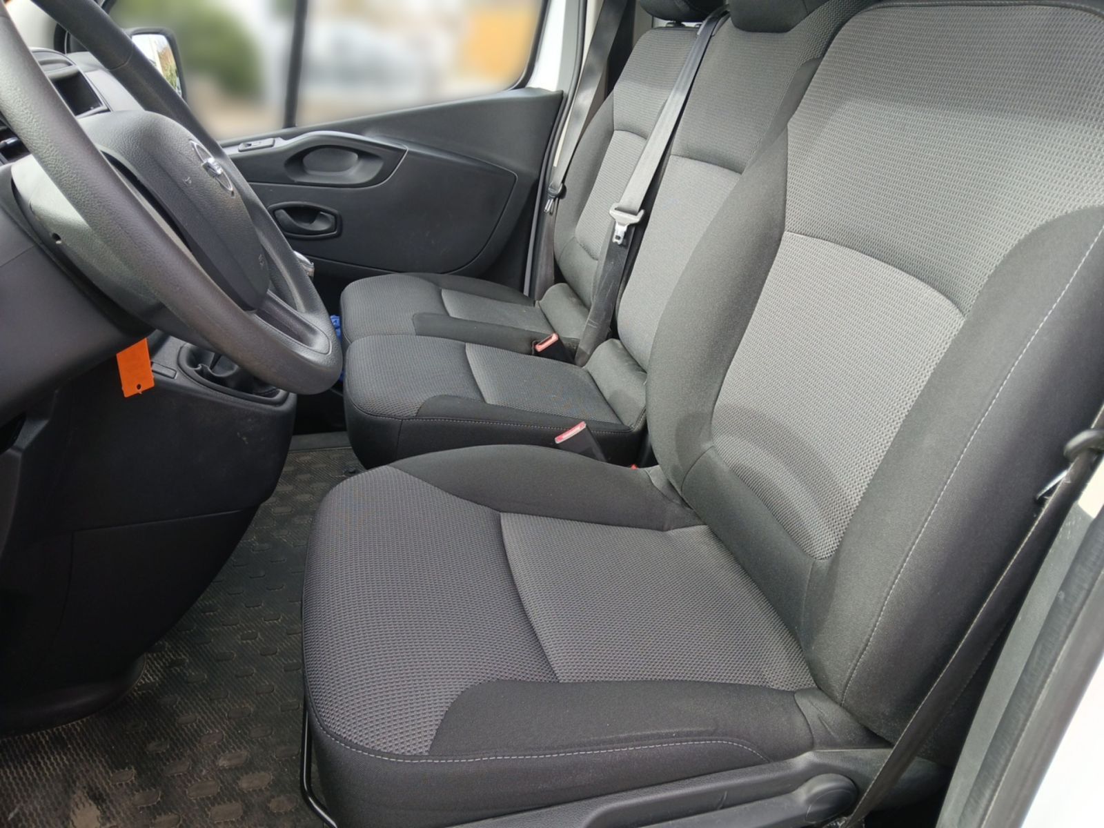 NISSAN NV300 2.0 dCi 120 PRO + AHK