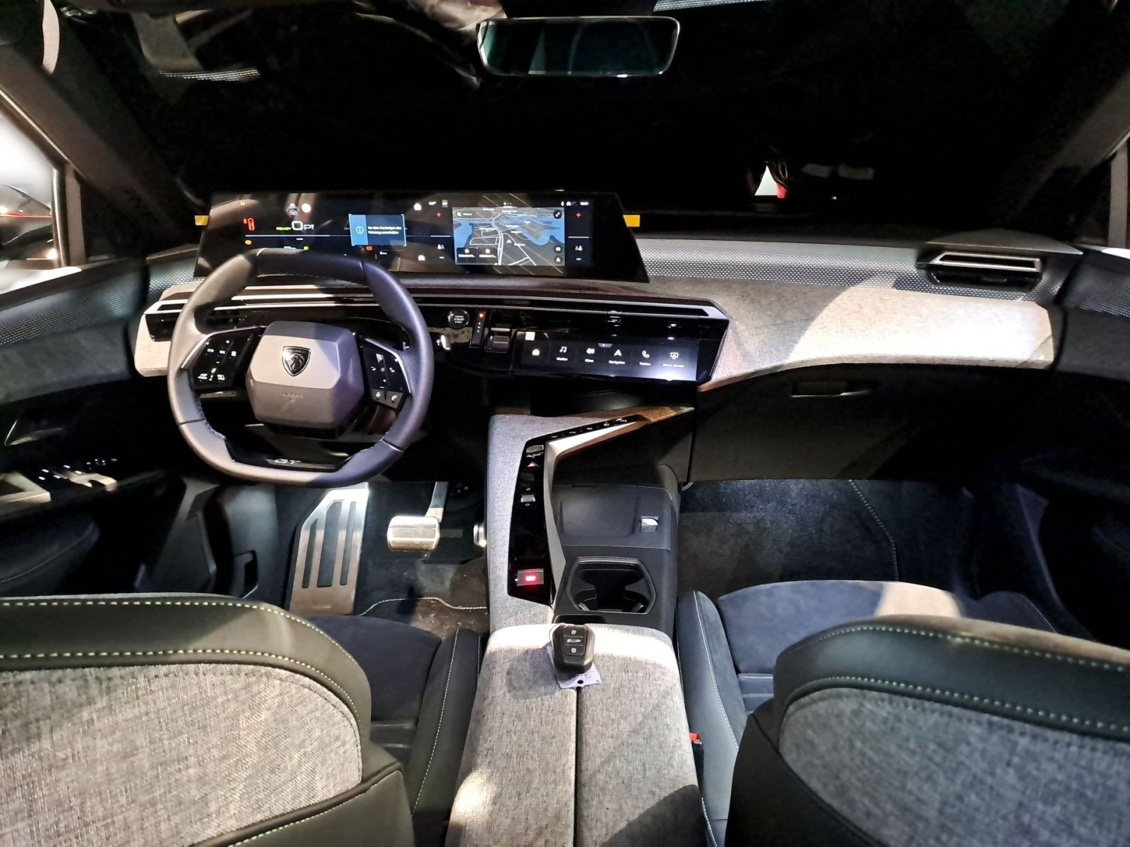 Peugeot 3008 E GT 230 Long Range *Kamera*SHZ*CarPlay*