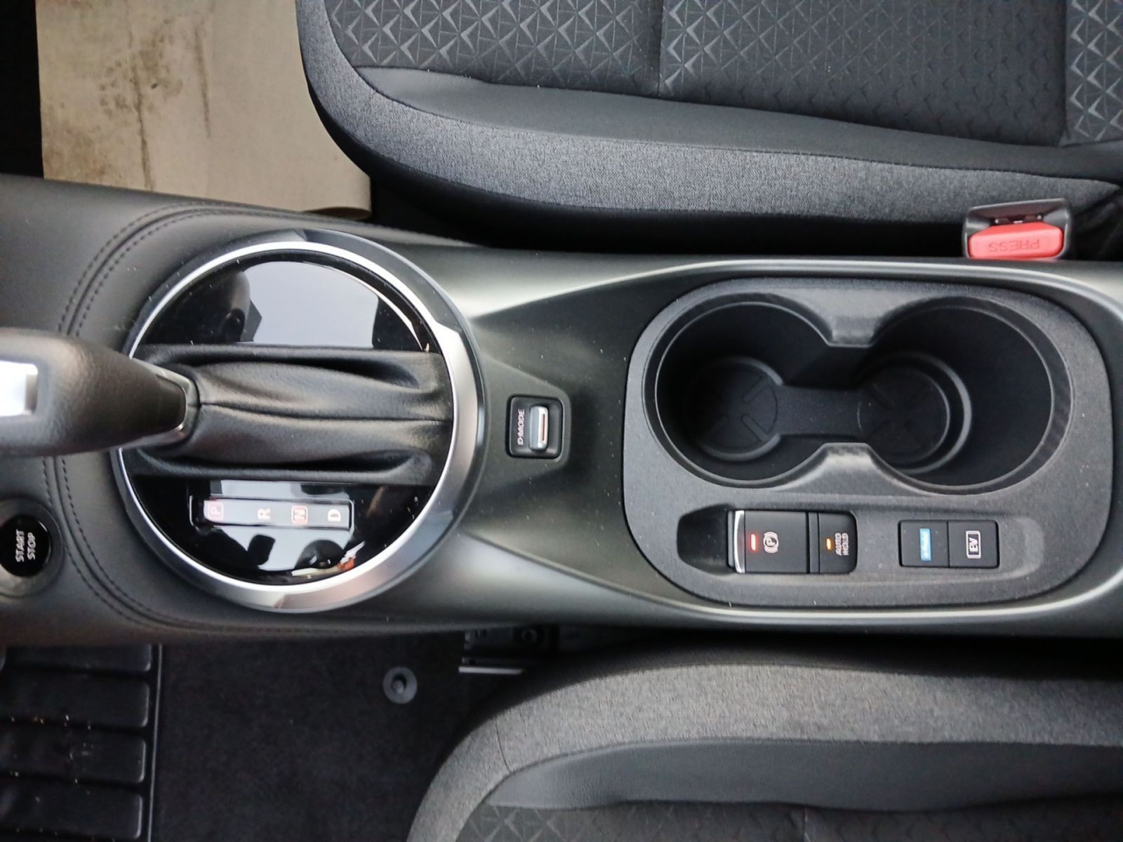 NISSAN JUKE N-CONNECTA Hybrid AT *KAM SHZ BFS CarPlay*