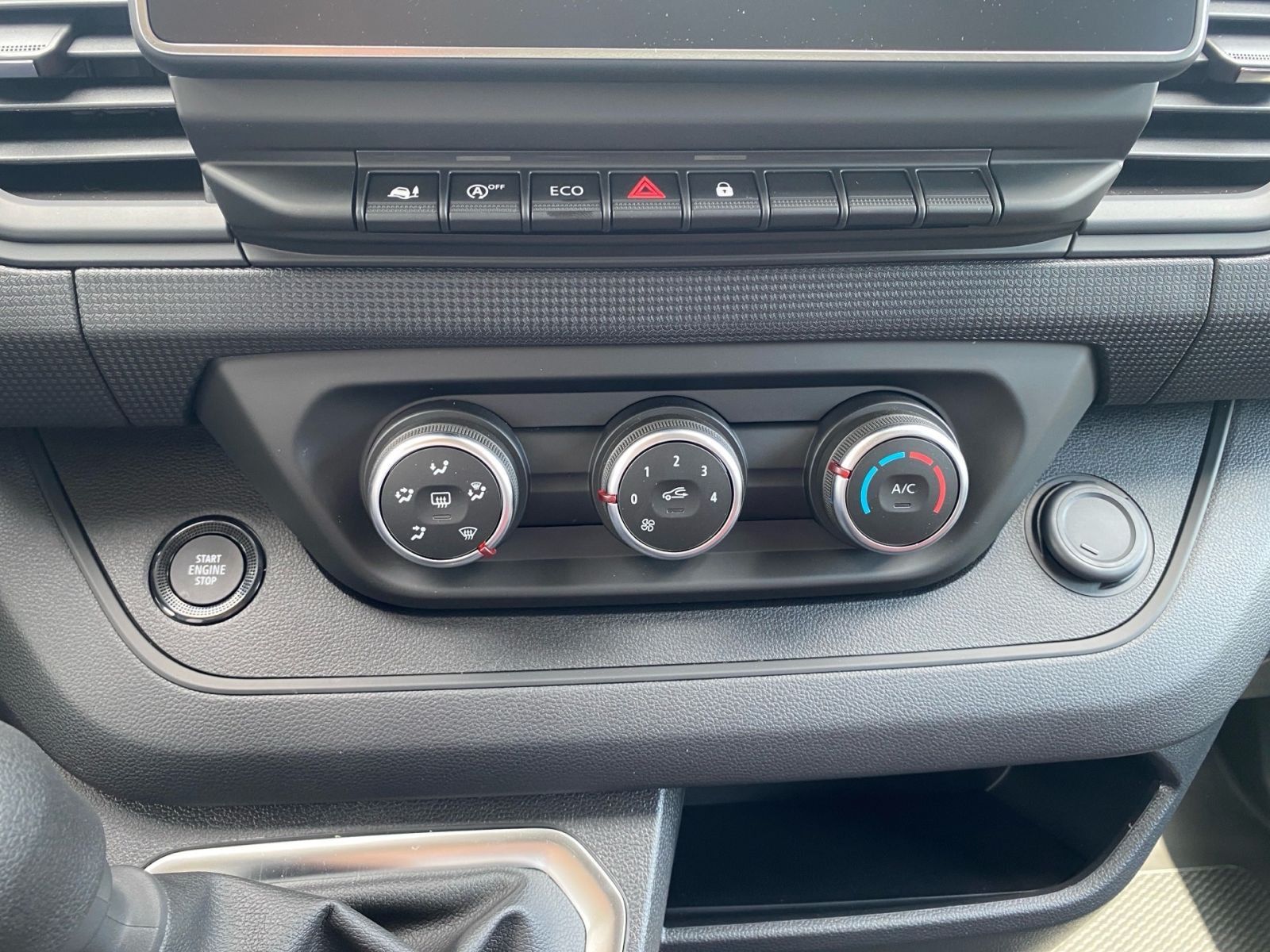 NISSAN Primastar Kasten L1H1 3,0t dci130 MT N-CONNECTA