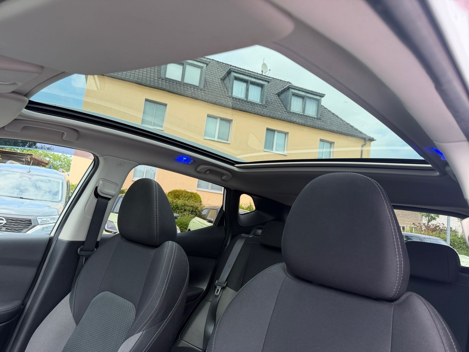 Nissan Qashqai 1.3 AT*BLUET*NAWI*KAMERA*KEYLESS*PANO