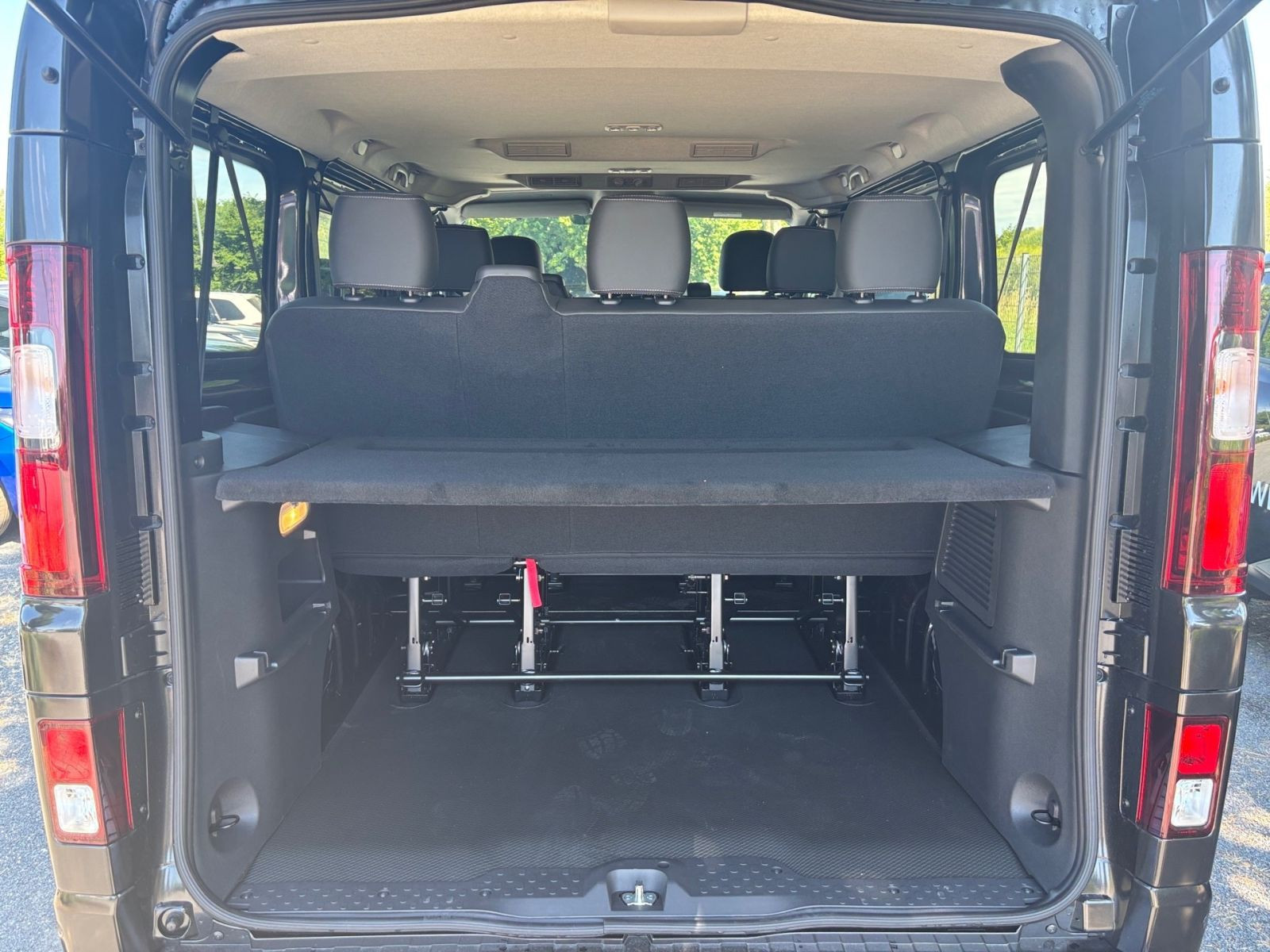 Nissan Primastar Kombi9 L1H1 2,8t