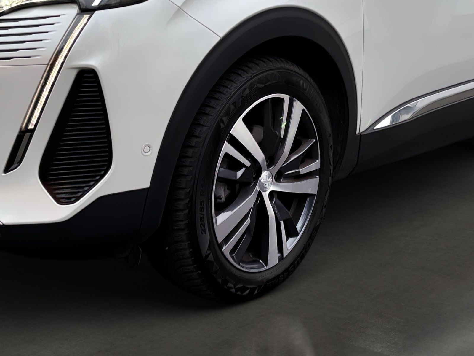 Peugeot 5008 Allure Pack PureTech 130 EAT8 *Kamera*SHZ*