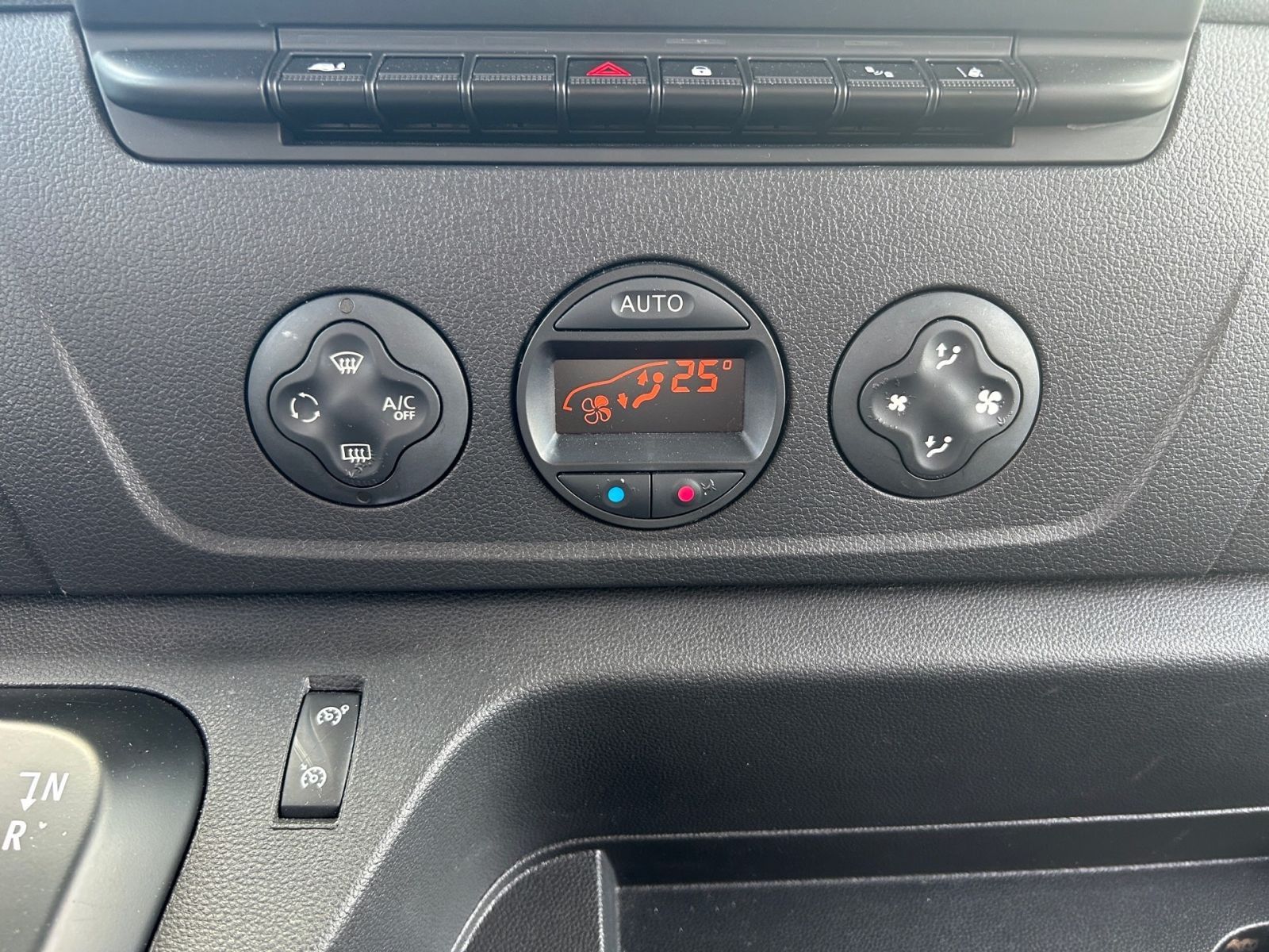 NISSAN Interstar 2.2 dci AT L2H2 - Stdhzg Navi CarPlay