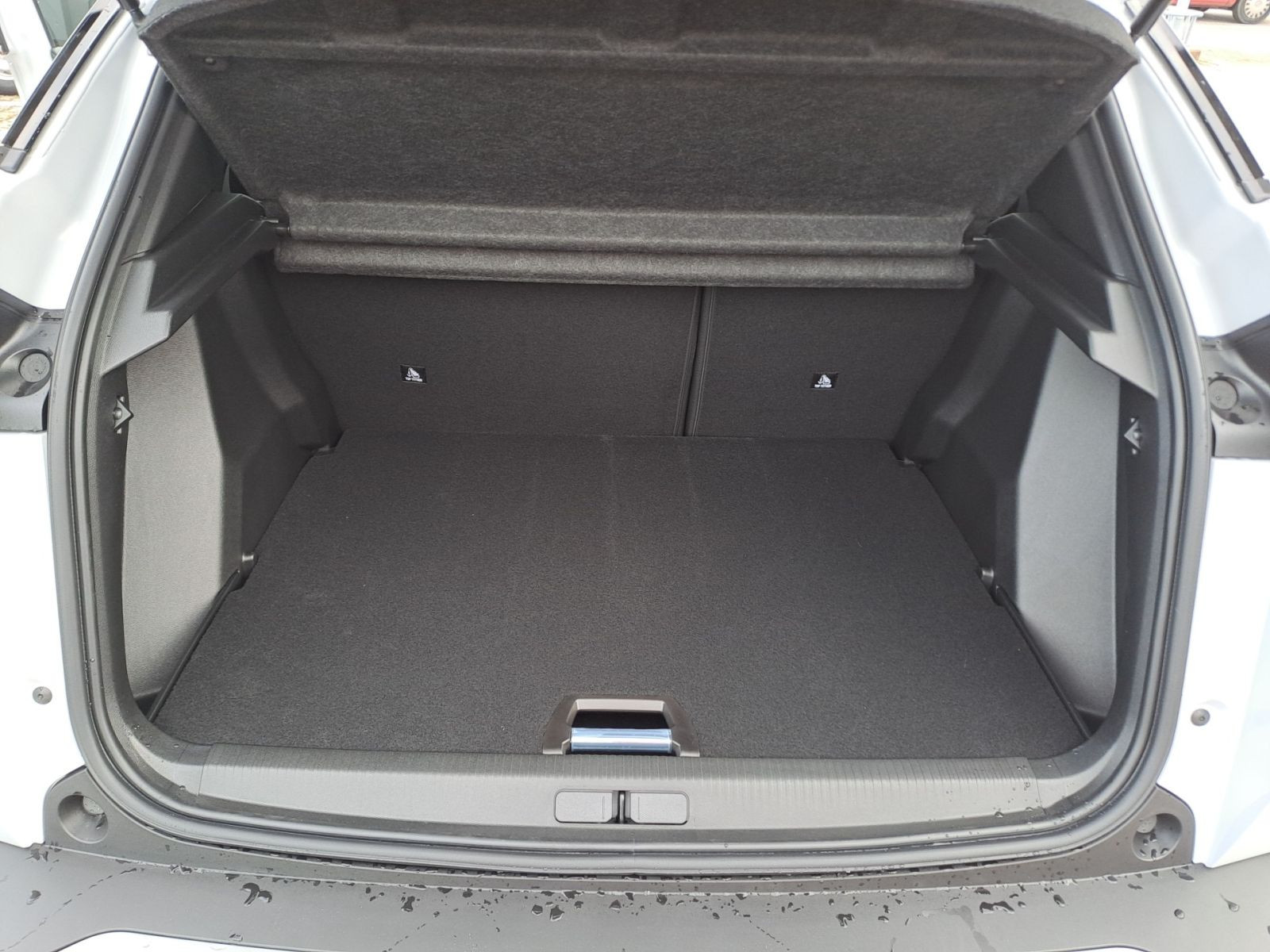 Peugeot 2008 GT HYBRID 145 e-DSC6 KAMERA SHZ NAVI