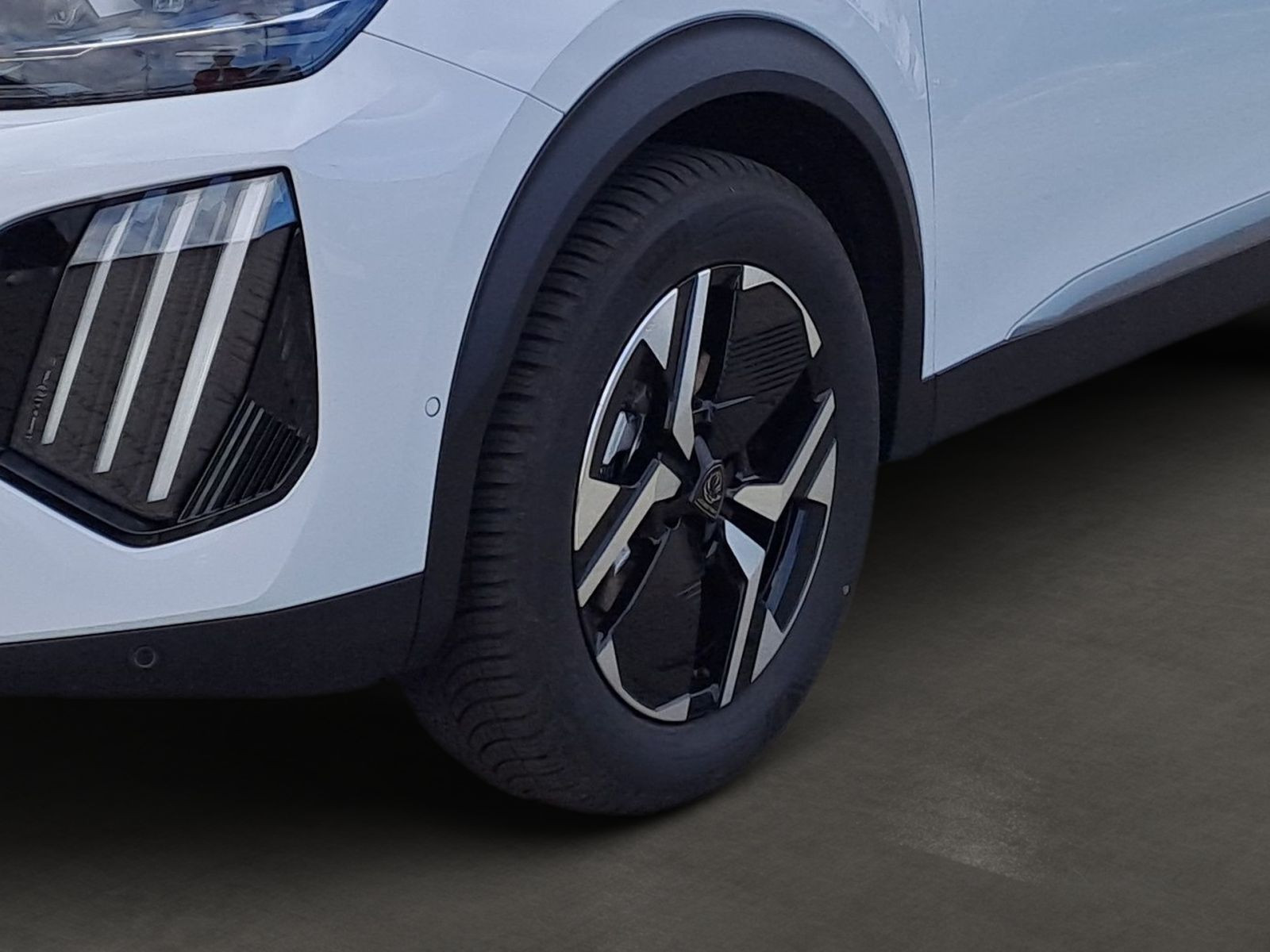 Peugeot 2008 GT HYBRID 145 e-DSC6 KAMERA SHZ NAVI
