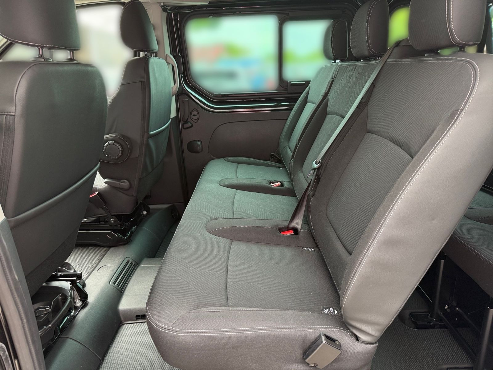 Nissan Primastar Kombi9 L1H1 2,8t dci150 MT TEKNA 2ST HK BES+ Design