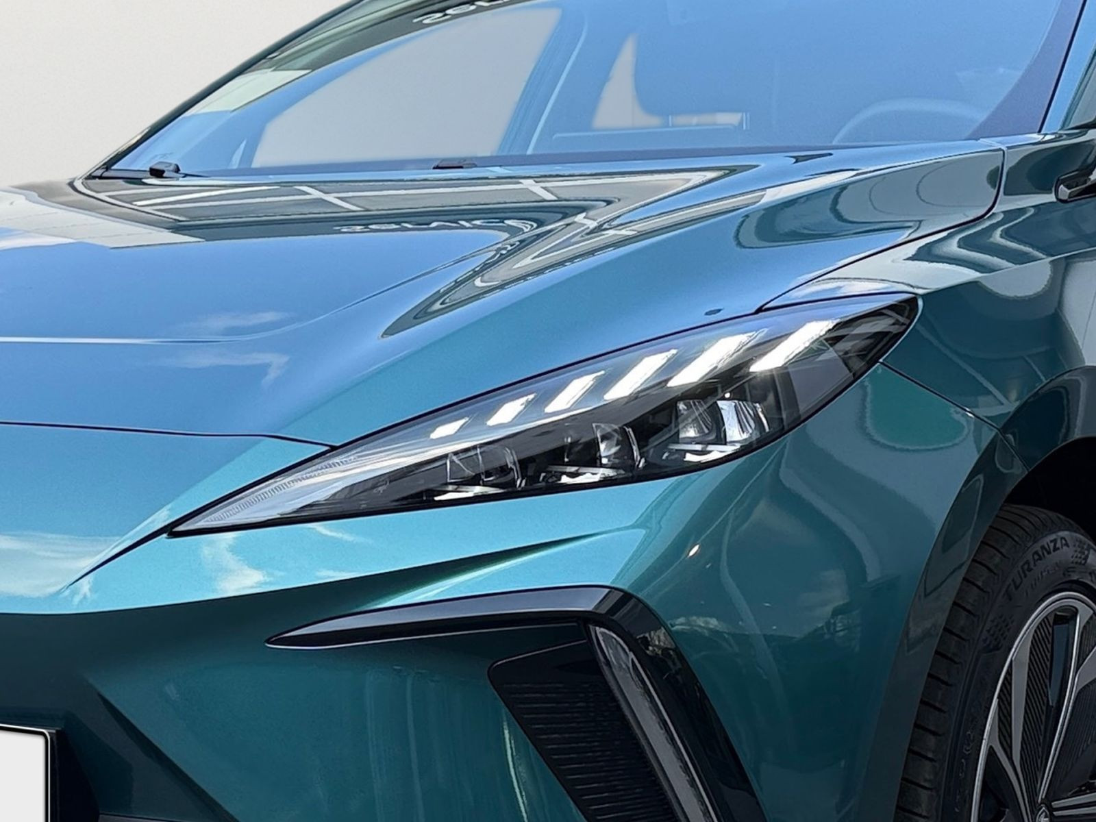 MG MG4 EV 64 kWh Premium - LED CarPlay ACC