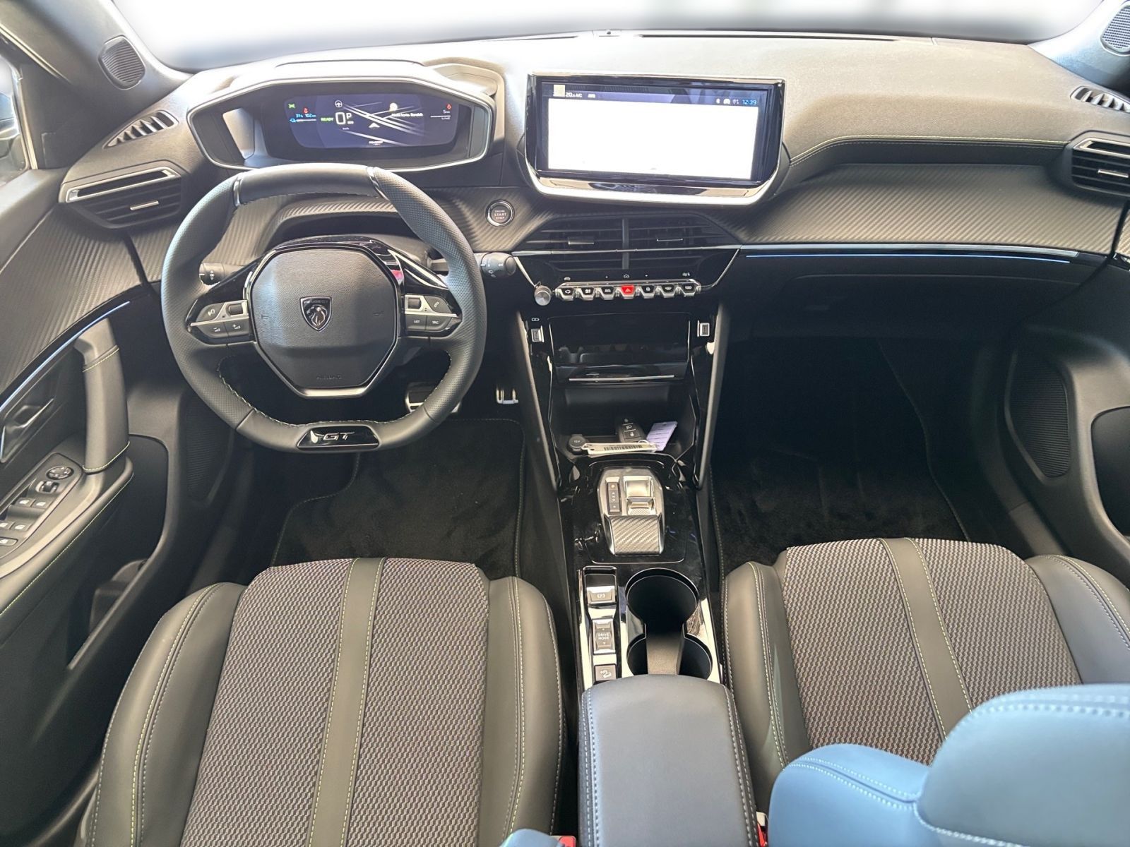 PEUGEOT 2008 E GT Elektromotor 156 54kwH *Kamera*