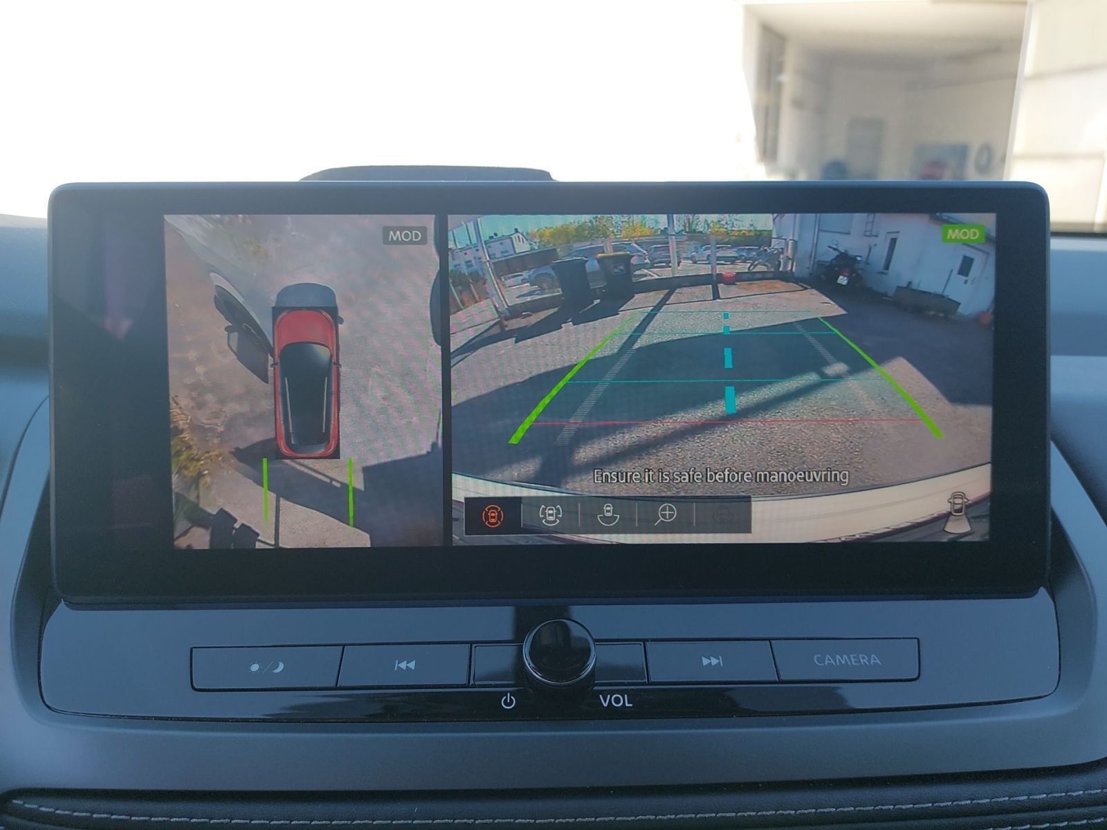 NISSAN Qashqai 1.3 DIG-T N-Connecta HeadUp*Pano*Navi