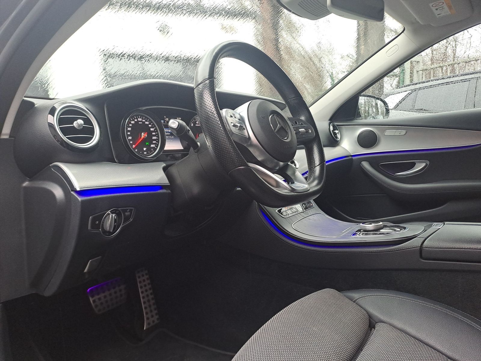 MERCEDES-BENZ E 200 AMG-LINE Luftfederung*Multibeam LED*360°