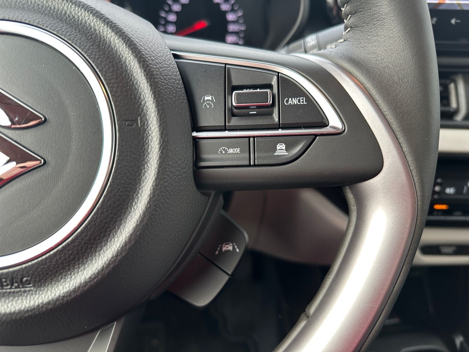 Suzuki SWIFT COMFORT HYBRID LED+ACC+NAVI+KAMERA+SITZHZ+