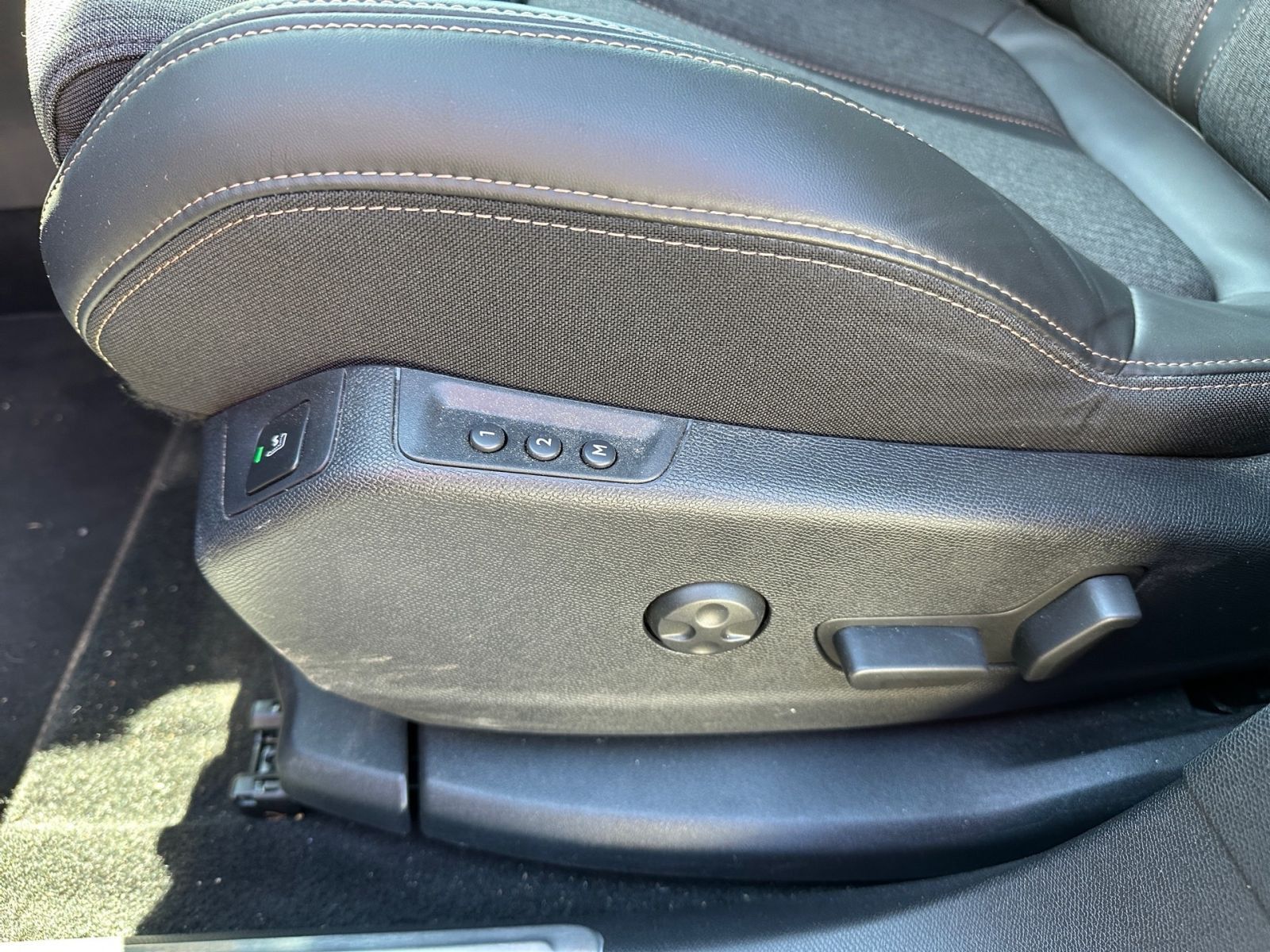 PEUGEOT 3008 GT-LINE 1.6 AHK*Pano*360°*NAVI*Sound*CAM