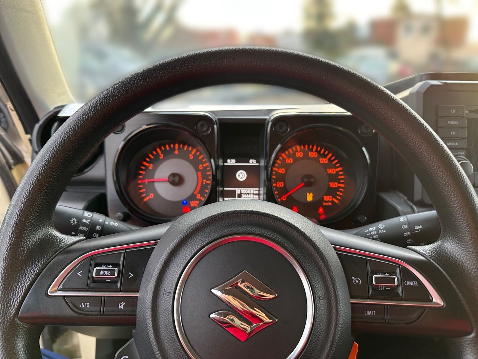 SUZUKI JIMNY COMFORT 1.5 4x4 AHK SHZ RADIO/CD LED