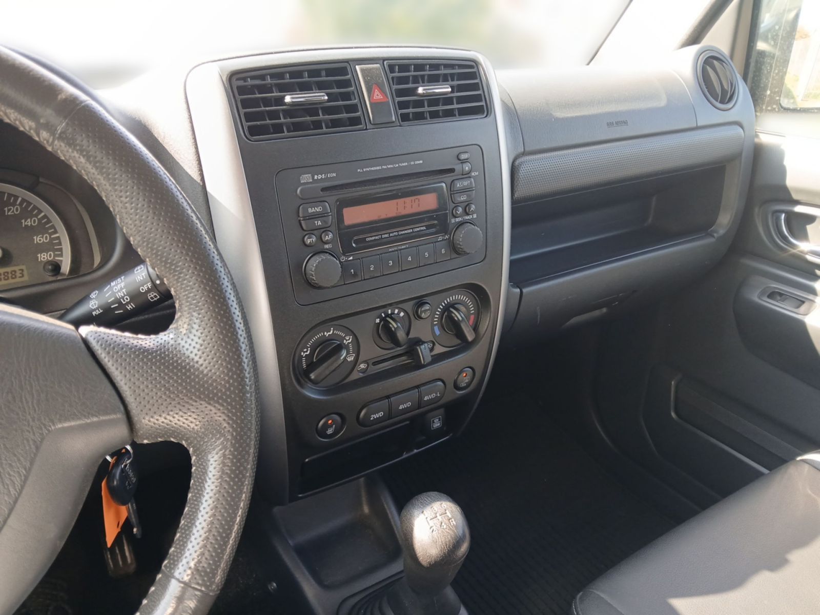 SUZUKI Jimny 1.3 4x4 Style Leder*Klima*AHK*1. Hand