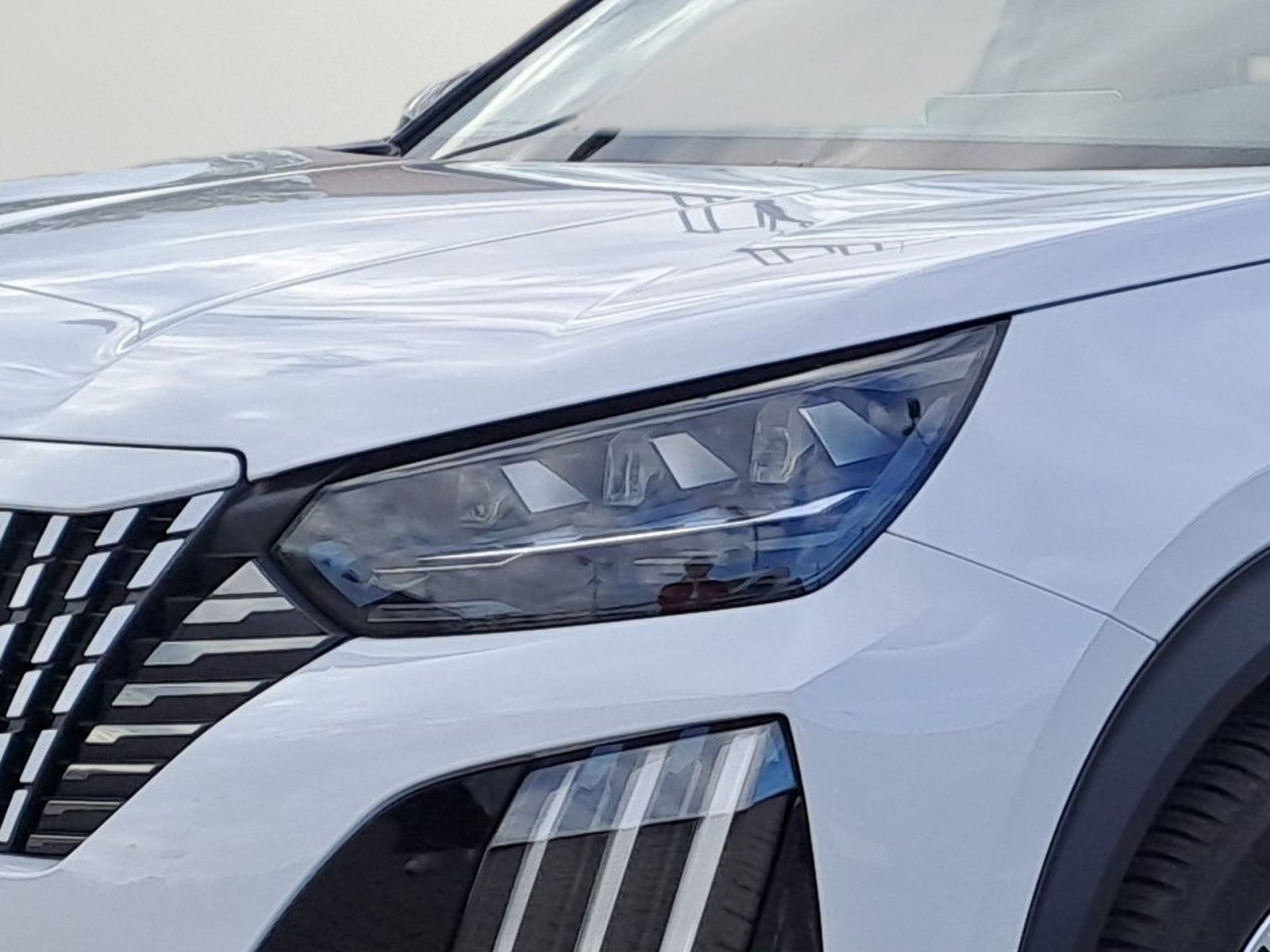 Peugeot 2008 GT HYBRID 145 e-DSC6 KAMERA SHZ NAVI