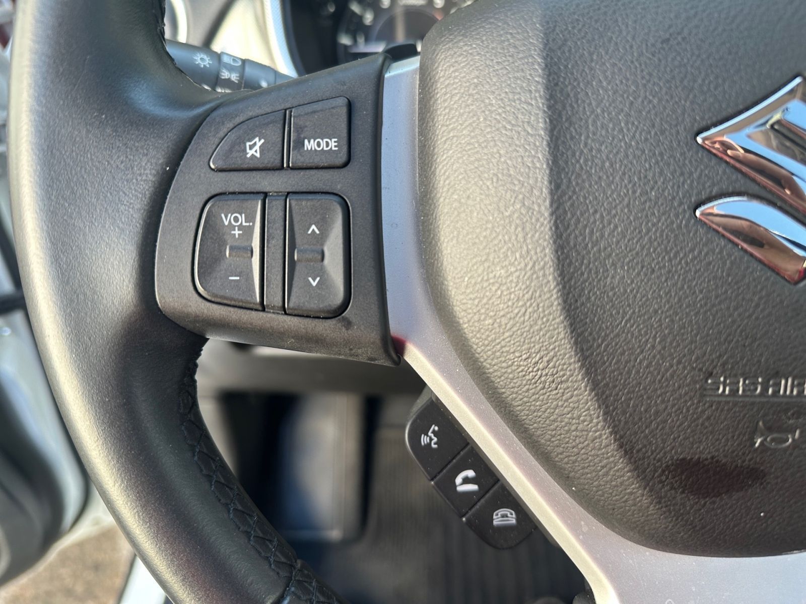 SUZUKI Vitara Comfort+ Hybrid 1.5 AT Pano*Navi*CAM*ACC