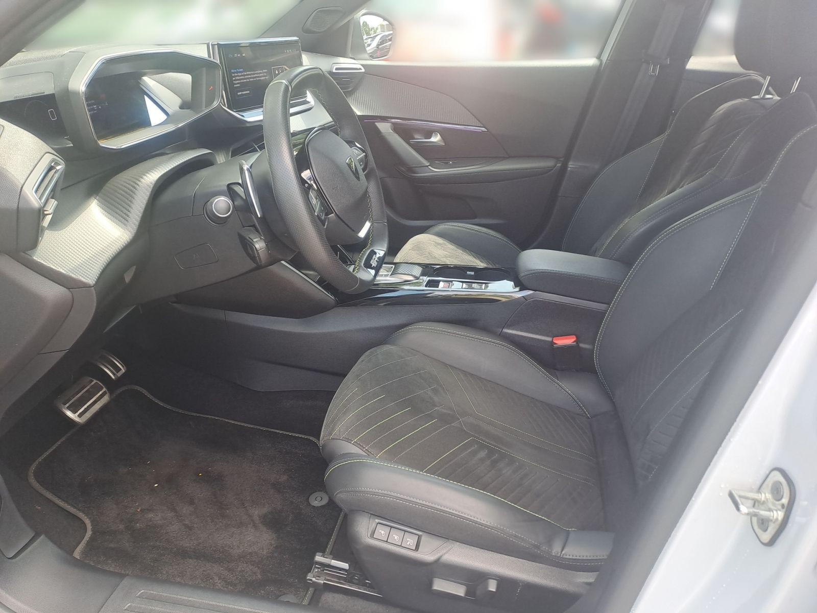 Peugeot 2008 1.2 GT AT Navi Leder Shz 1.Hand Allwetter