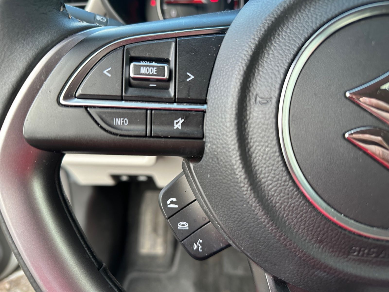 SUZUKI Swift Comfort Hybrid 1.2 MT LED NAVI KAMERA SHZ