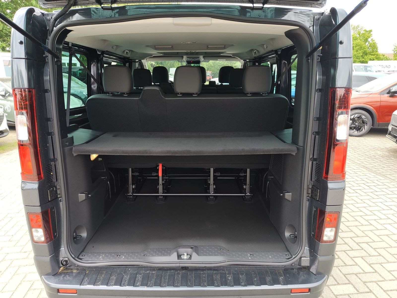 Nissan Primastar Kombi9 L1H1 2,8t