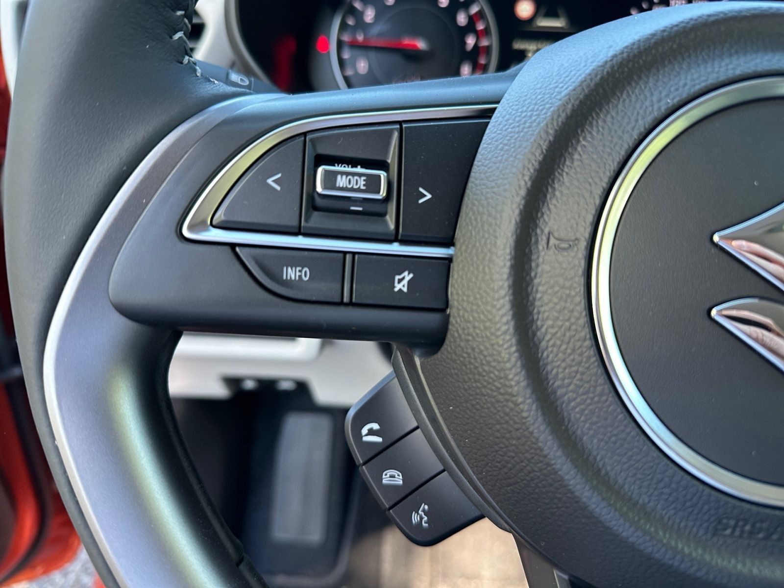 SUZUKI SWIFT COMFORT+ HYBRID Navi SHZ Kamera